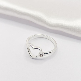 ANEL PRATA FIO CORAÇÃO LISO COM PONTO DE LUZ