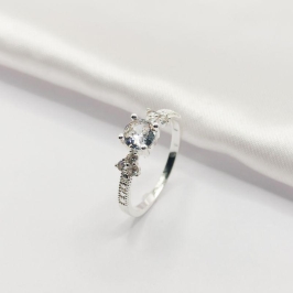 ANEL PRATA PONTO DE LUZ E 6 ZIRCÔNIAS