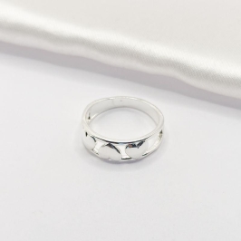 ANEL PRATA VAZADO COM 3 CORAÇÕES LISOS