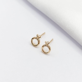 BRINCO DOURADO ALIANÇA COM ZIRCÔNIA E PONTO DE LUZ