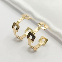 BRINCO DOURADO MEIA ARGOLA GEOMÉTRICA LISA