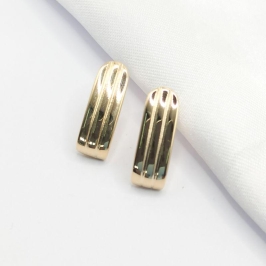 BRINCO DOURADO RETO COM FILETES VERTICAIS
