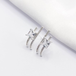 BRINCO PRATA 2 PALITOS COM CRISTAL CARRÊ