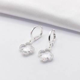 BRINCO PRATA ARGOLINHA CLICK TREVO VAN CLEEF CRISTAL