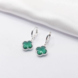 BRINCO PRATA ARGOLINHA CLICK TREVO VAN CLEEF VERDE