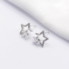 BRINCO PRATA ESTRELA CRISTA E VAZADA COM ZIRCÔNIA