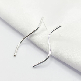 BRINCO PRATA FIO ONDULADO LISO