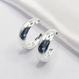 BRINCO PRATA MEIA ARGOLA LISA