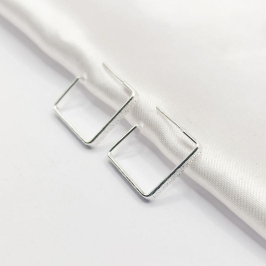 BRINCO PRATA MEIA ARGOLA QUADRADA TEXTURIZADA P