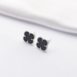 BRINCO PRATA TREVO VAN CLEEF BLACK