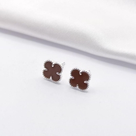 BRINCO PRATA TREVO VAN CLEEF MARROM