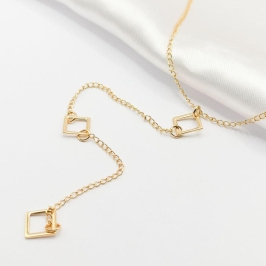 COLAR DOURADO CHOKER 3 FIOS QUADRADOS VAZADOS 40CM