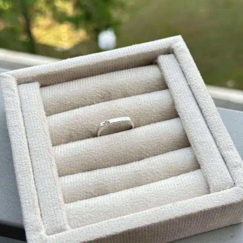 ANEL PRATA QUADRADO FINO COM ZIRCONIA NA PONTA