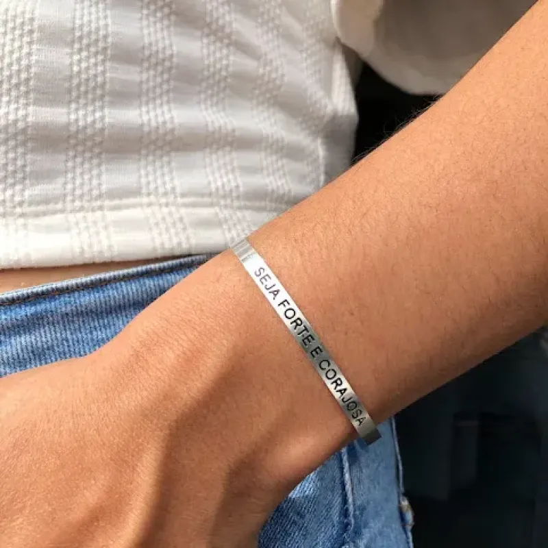 BRACELETE PRATA SEJA FORTE E CORAJOSA