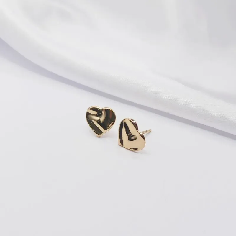 BRINCO DOURADO CORAÇÃO AMASSADO