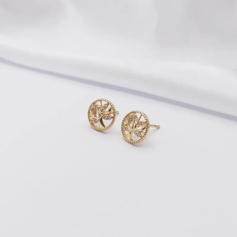 BRINCO DOURADO REDONDO COM ÁRVORE DA VIDA DETALHADA