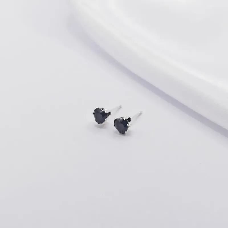 BRINCO PRATA CORAÇÃO BLACK M