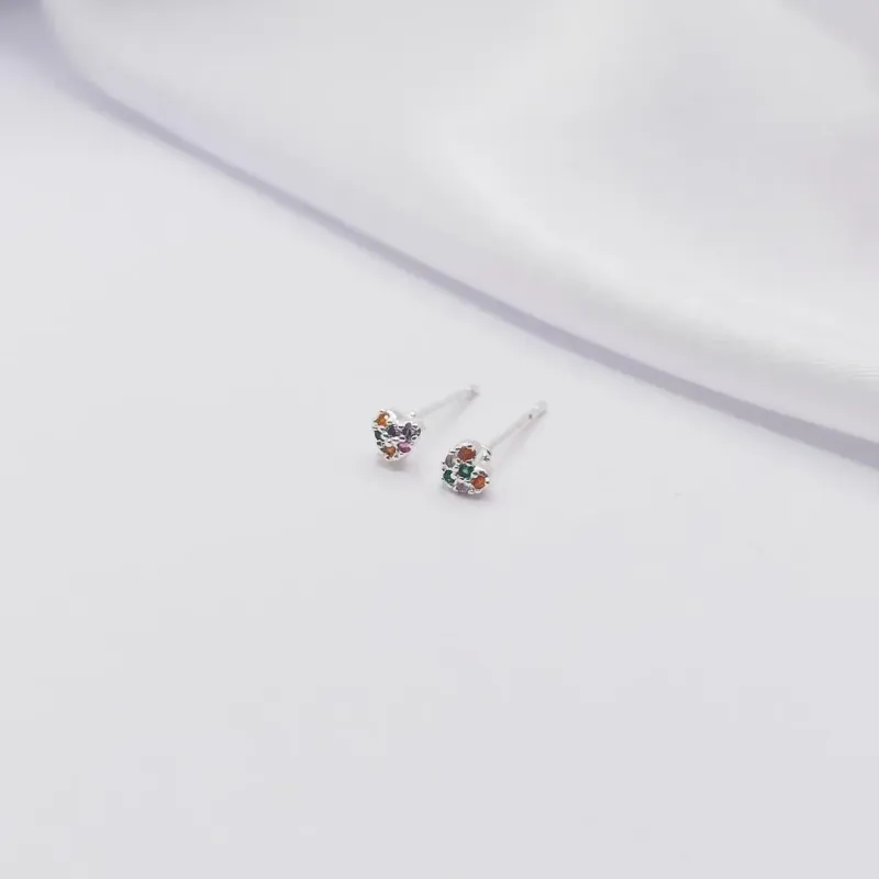 BRINCO PRATA CORAÇÃO CRAVEJADO COM ZIRCÔNIA COLORIDA