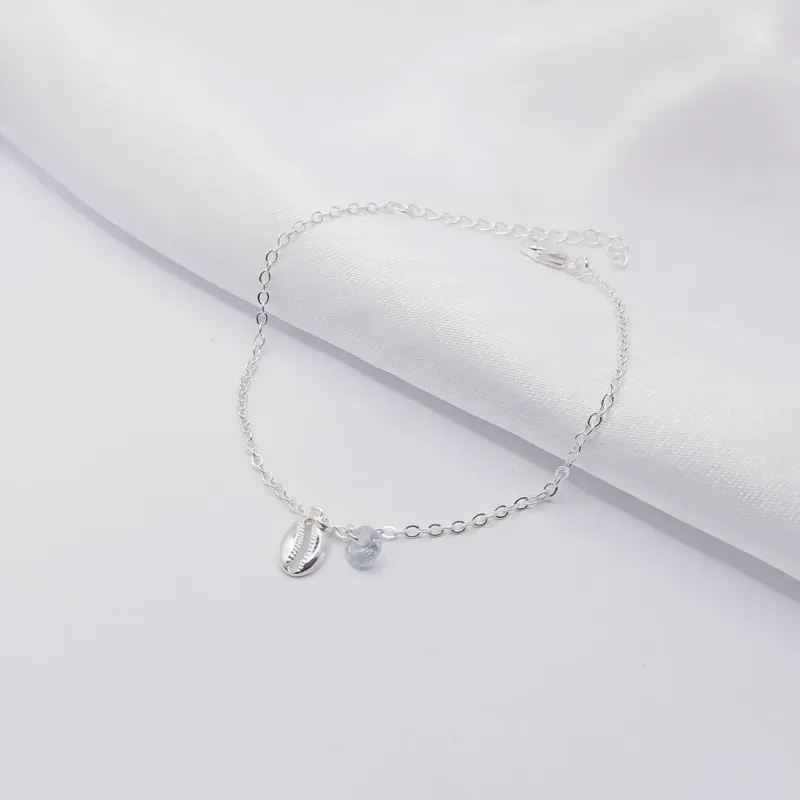 PULSEIRA PRATA COM PINGENTE BÚZIOS E PONTO DE LUZ