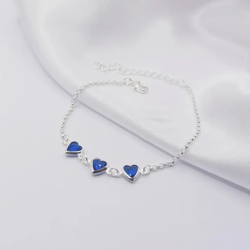 PULSEIRA PRATA ELO PORTUGUÊS COM TRÊS CORAÇÕES SAFIRA