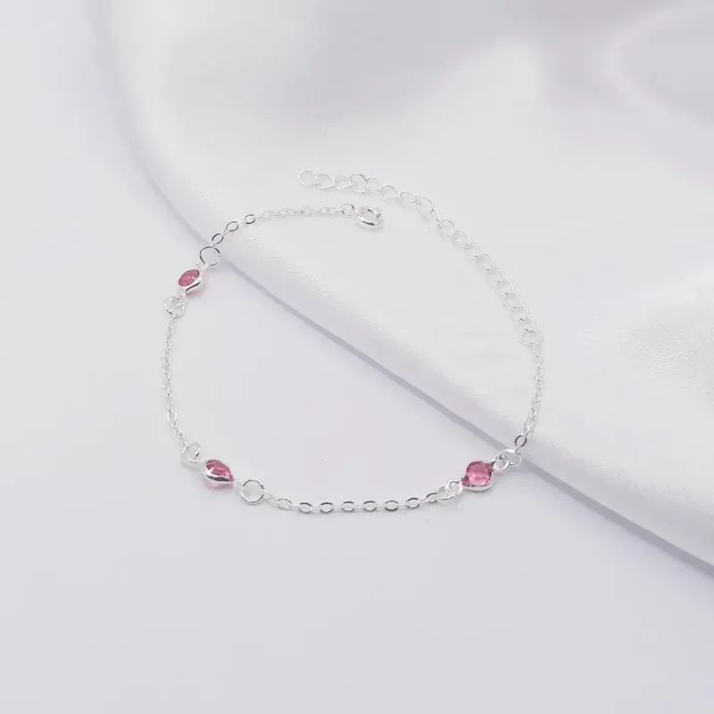 PULSEIRA PRATA INFANTIL COM TRÊS PONTOS DE LUZ ROSA