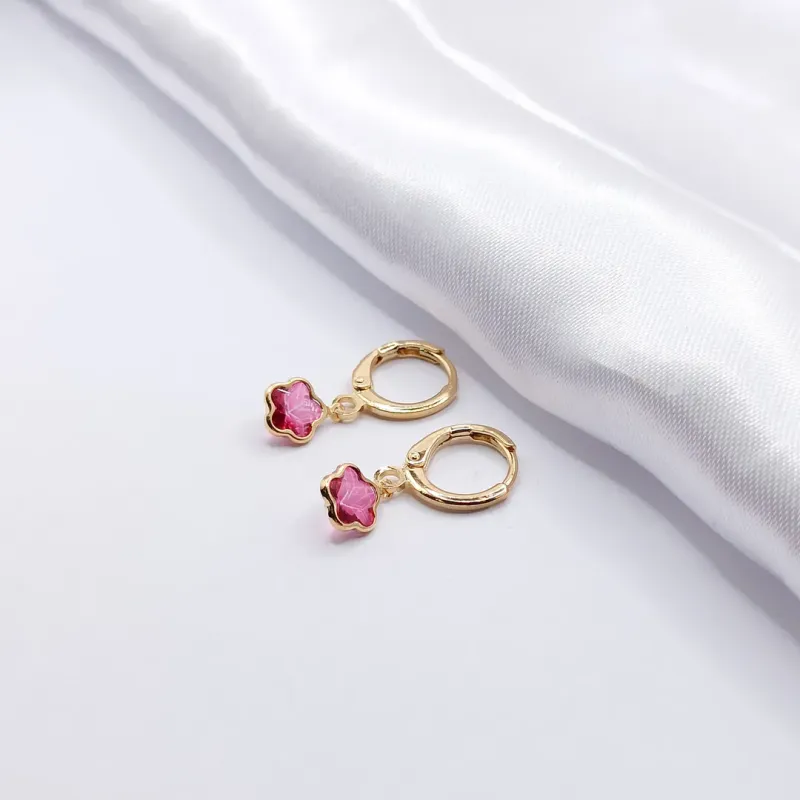 BRINCO DOURADO ARGOLINHA CLICK FLORZINHA ROSA