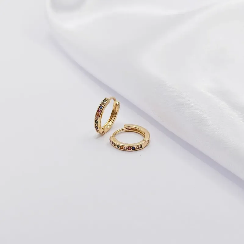 BRINCO DOURADO ARGOLINHA CRAVEJADA COM ZIRCÔNIA COLORIDA G