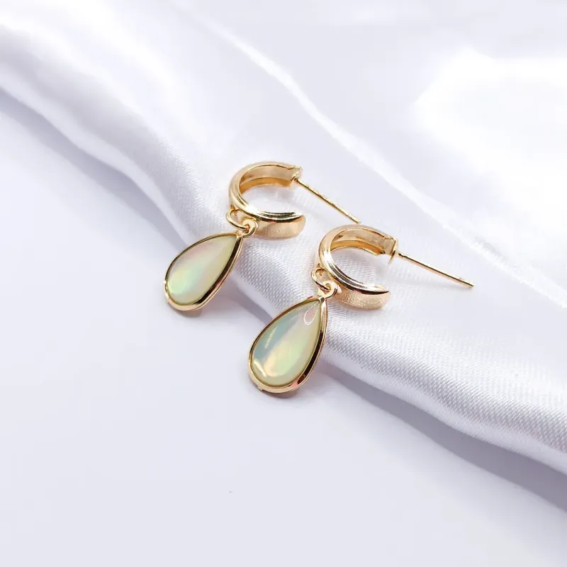 BRINCO DOURADO ARGOLINHA LISA COM GOTA FURTA-COR