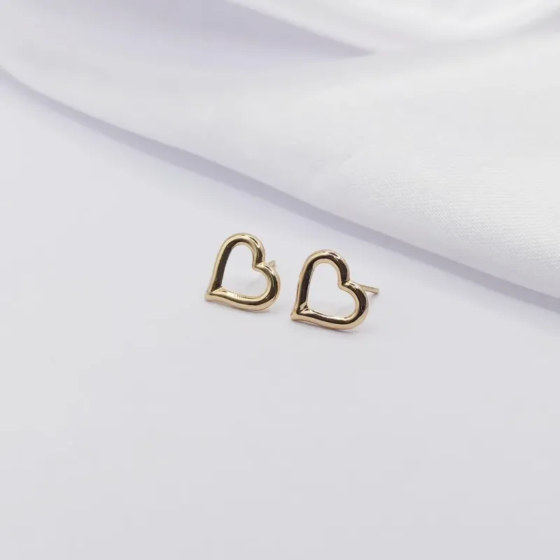 BRINCO DOURADO CORAÇÃO VAZADO E LISO G