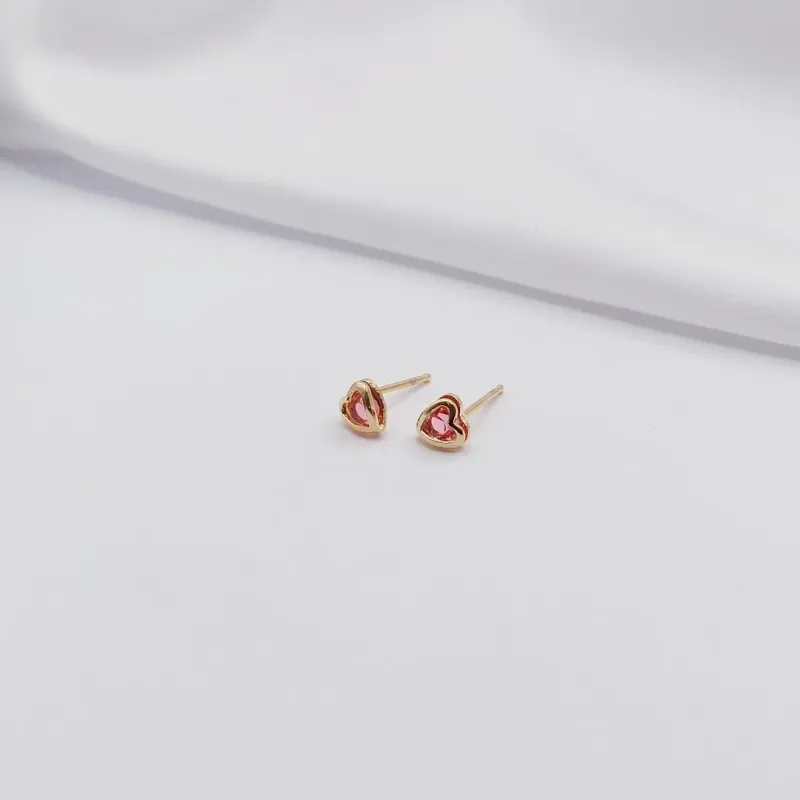 BRINCO DOURADO CORAÇÃO ZIRCÔNIA ROSA P