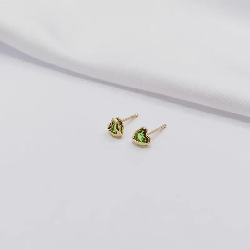 BRINCO DOURADO CORAÇÃO ZIRCÔNIA VERDE P
