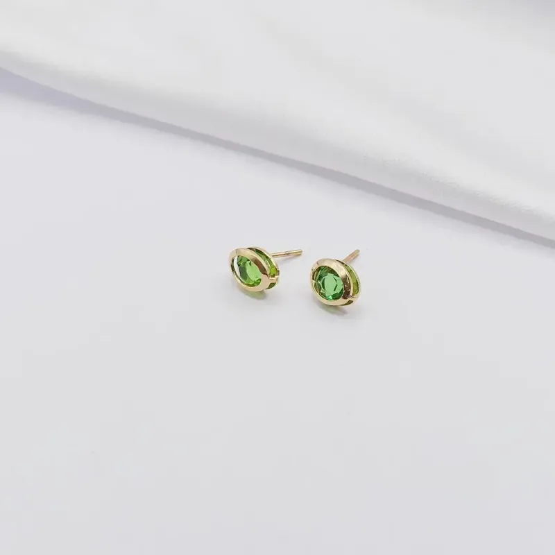 BRINCO DOURADO PONTO DE LUZ OVAL VERDE