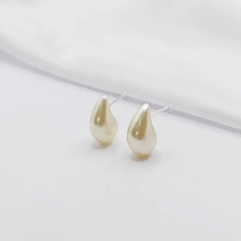 BRINCO PRATA GOTA PÉROLA LISA