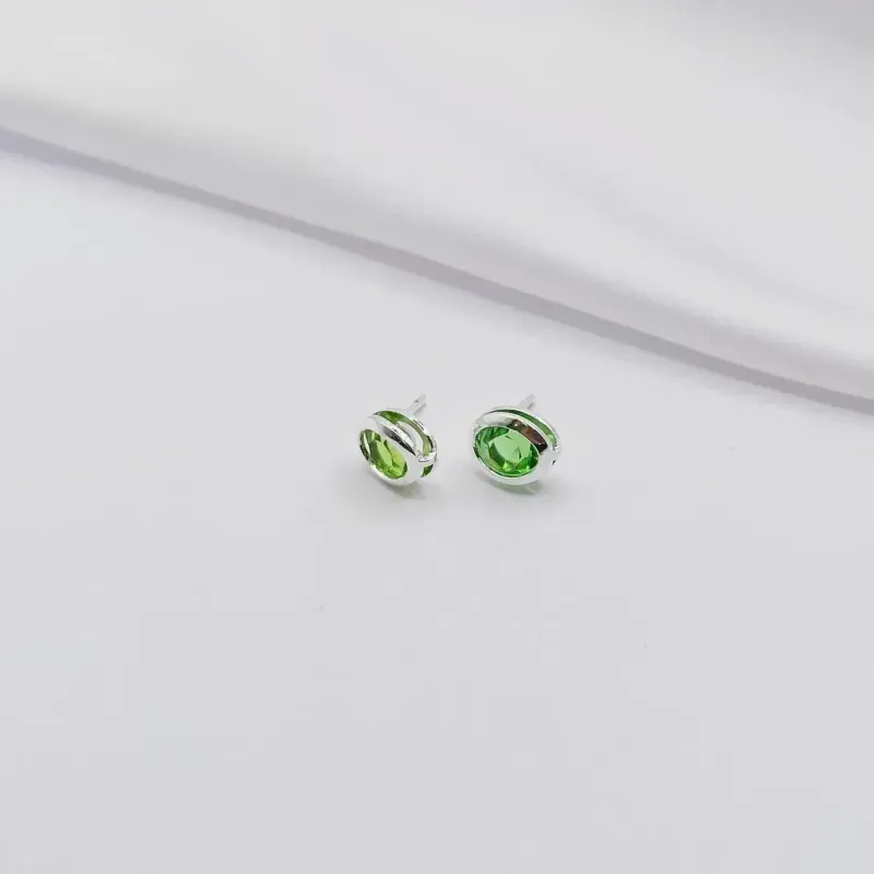 BRINCO PRATA PONTO DE LUZ OVAL VERDE