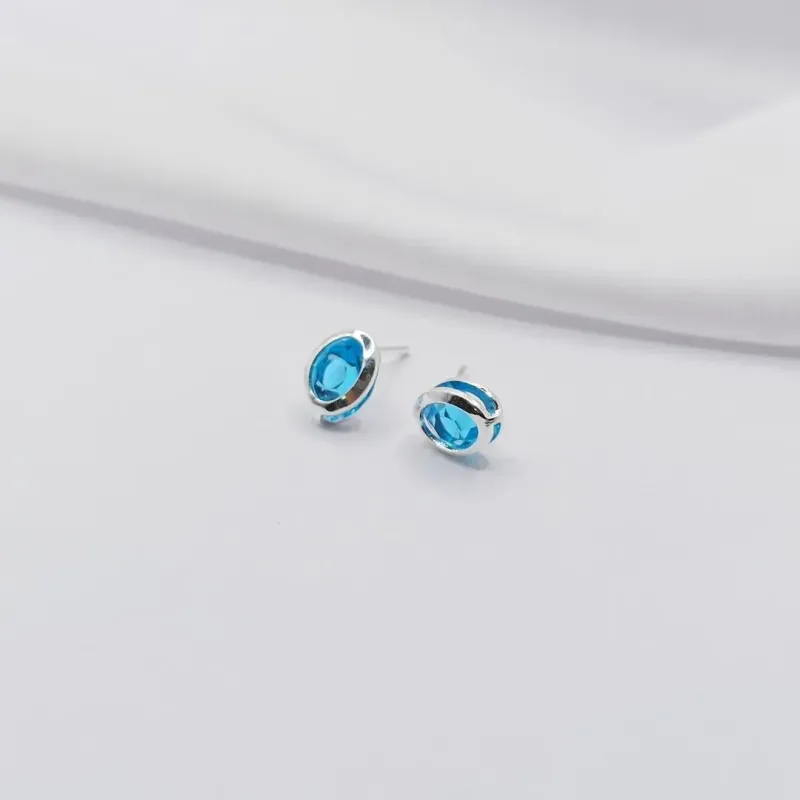 BRINCO PRATA PONTO DE LUZ OVAL AZUL