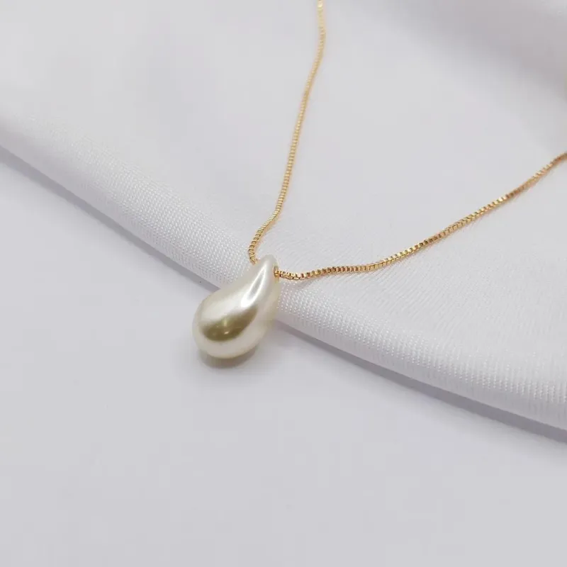 GARGANTILA DOURADA COM GOTA DE PÉROLA 45CM