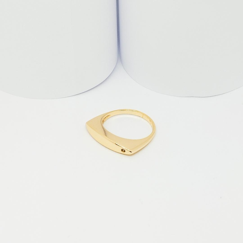 ANEL DOURADO ABAULADO COM MINI PONTO DE LUZ