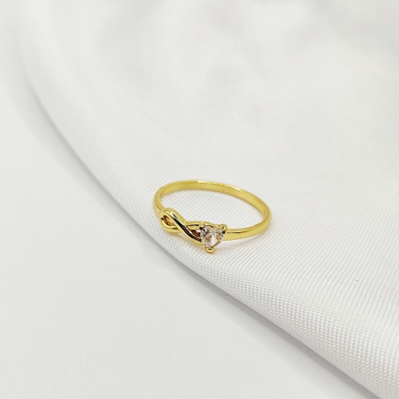 ANEL DOURADO INFINITO COM CORAÇÃO CRISTAL