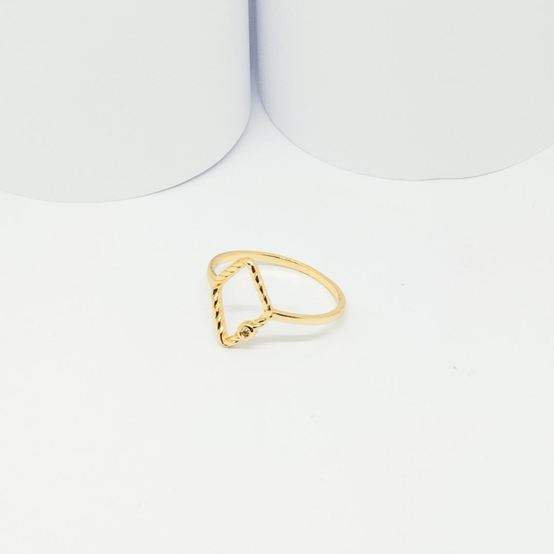 ANEL DOURADO LOSANGO COM MINI PONTO DE LUZ
