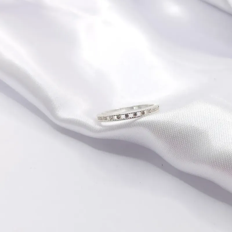 ANEL PRATA	APARADOR ARO DETALHADO EM ZIRCÕNIA E VAZADO