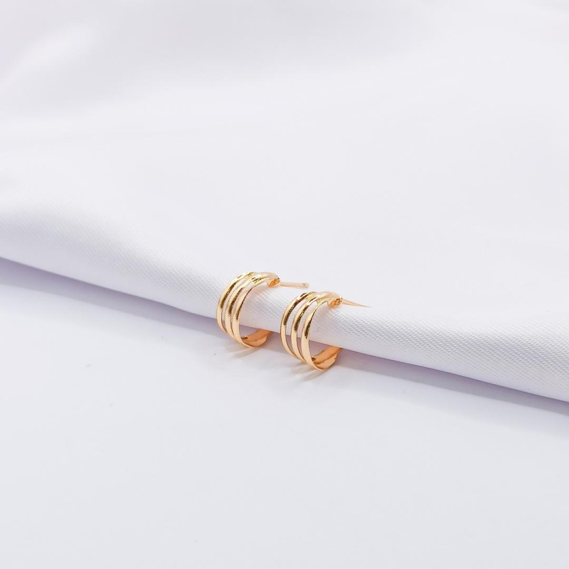 BRINCO DOURADO ARGOLA COM TRÊS FIOS