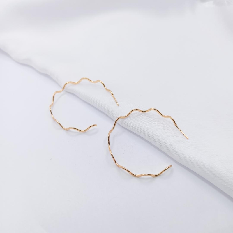 BRINCO DOURADO ARGOLA FIO ONDULADO