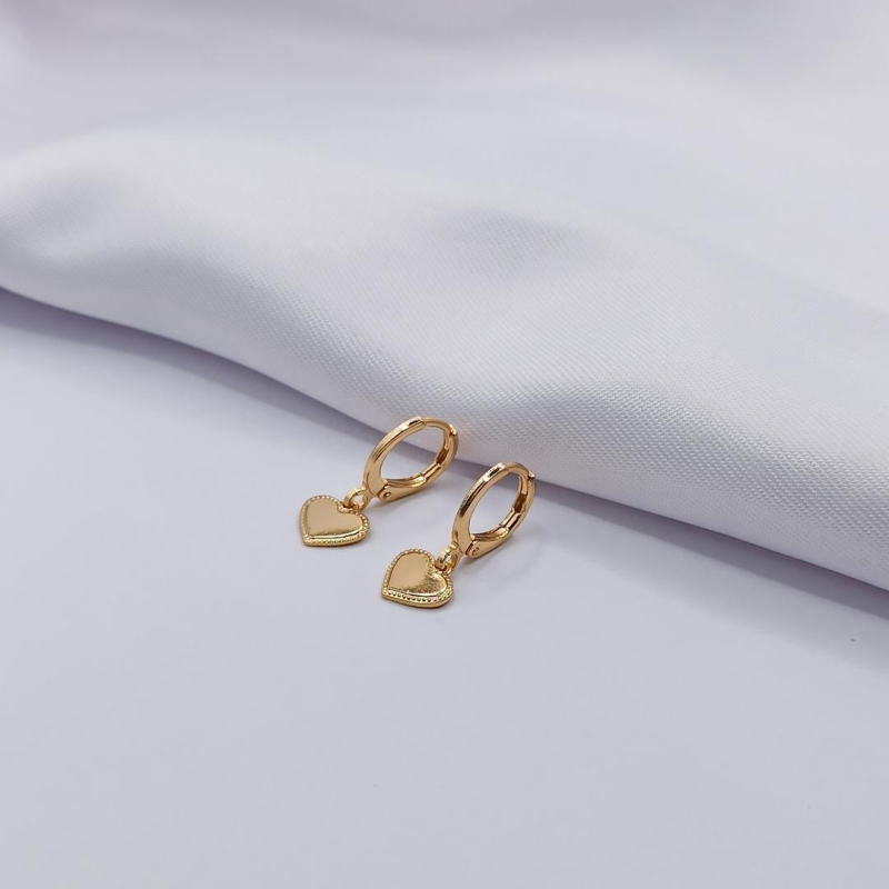 BRINCO DOURADO ARGOLINHA CLICK COM CORAÇÃO