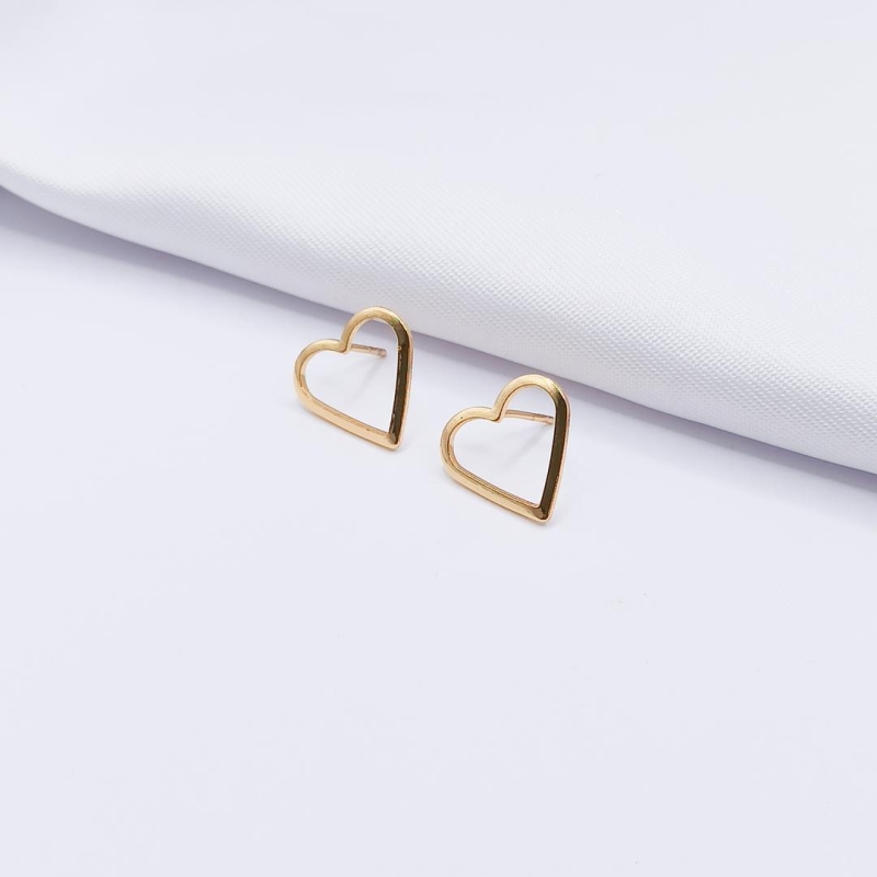 BRINCO DOURADO CORAÇÃO VAZADO LISO