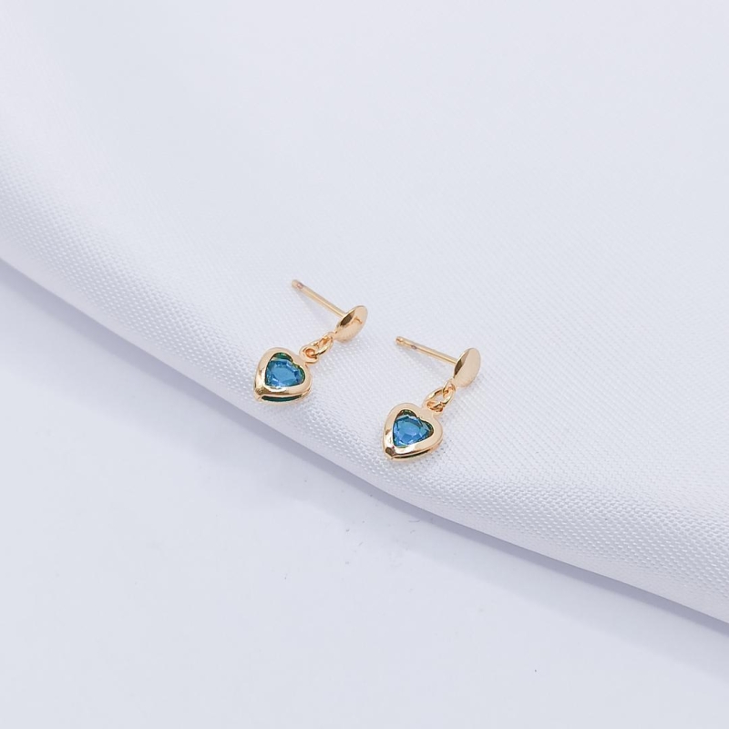 BRINCO DOURADO CORAÇÃO ZIRCÔNIA AZUL