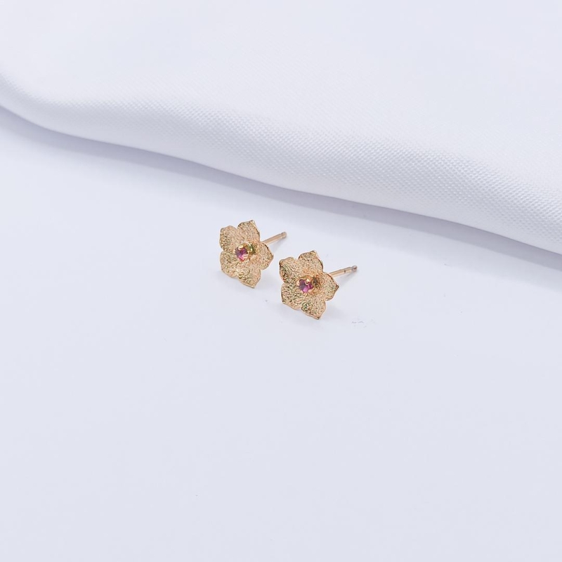 BRINCO DOURADO FLOR COM PONTO DE LUZ PINK P