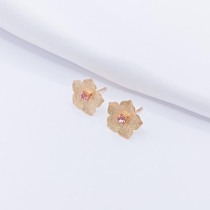 BRINCO DOURADO FLOR COM PONTO DE LUZ ROSA G