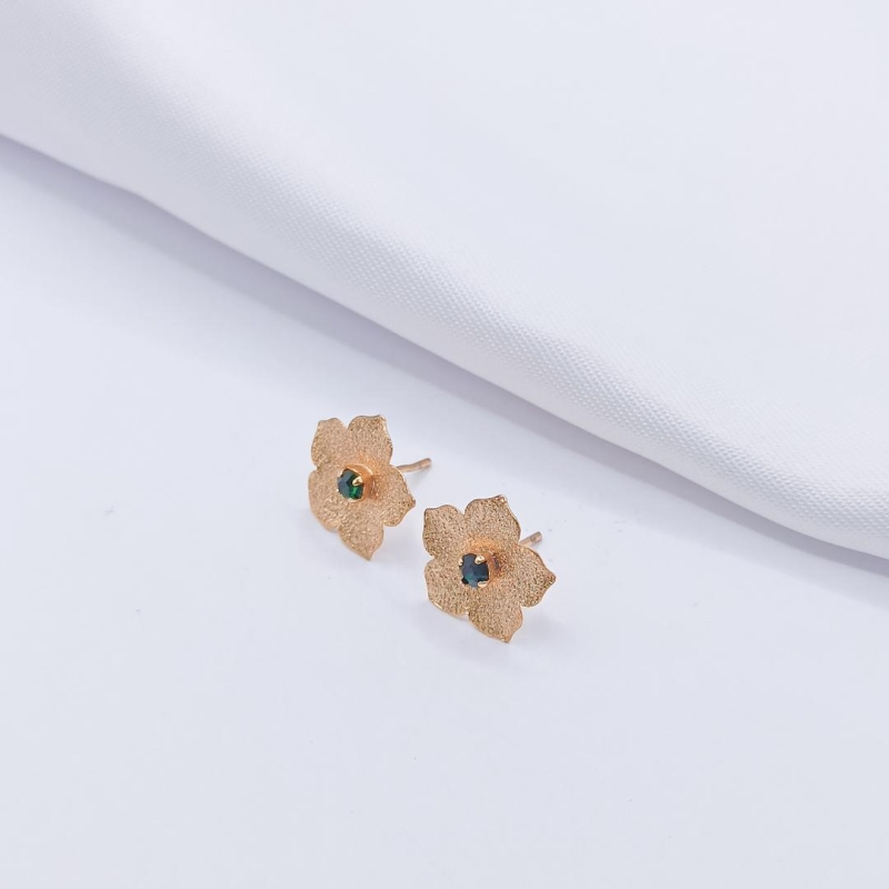 BRINCO DOURADO FLOR COM PONTO DE LUZ VERDE G