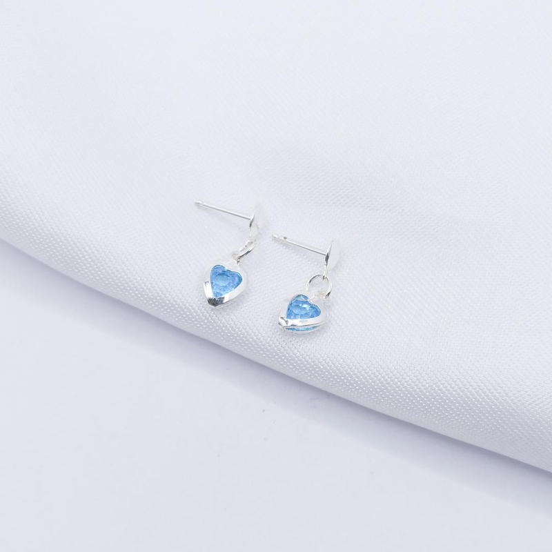 BRINCO PRATA CORAÇÃO ZIRCÔNIA AZUL CLARO
