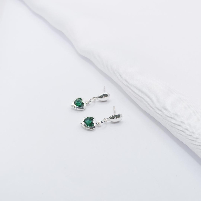 BRINCO PRATA CORAÇÃO ZIRCÔNIA VERDE M